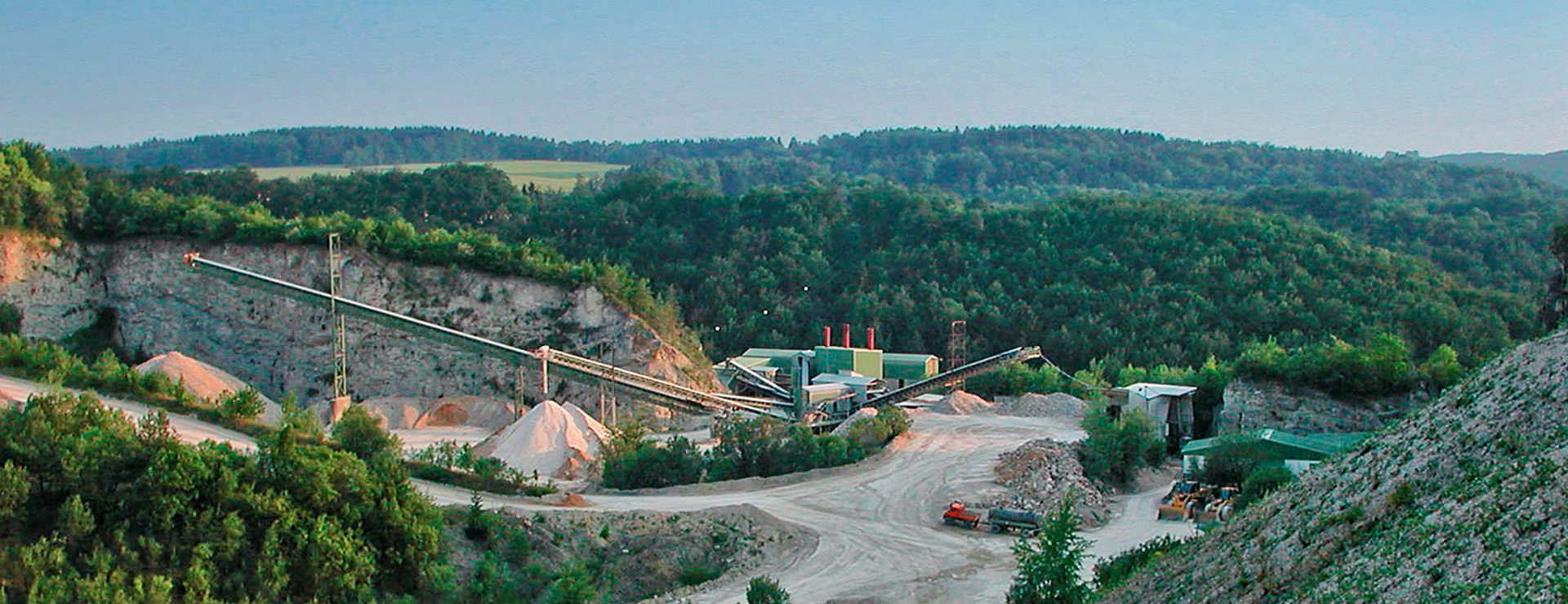 Steinwerke Kaider Neupert-Kalk GmbH & Co. KG: Schotter und Splitte für den Straßenbau und die Bauindustrie.